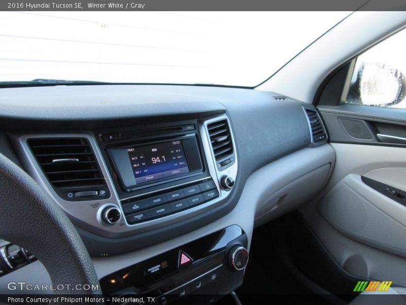 Winter White / Gray 2016 Hyundai Tucson SE