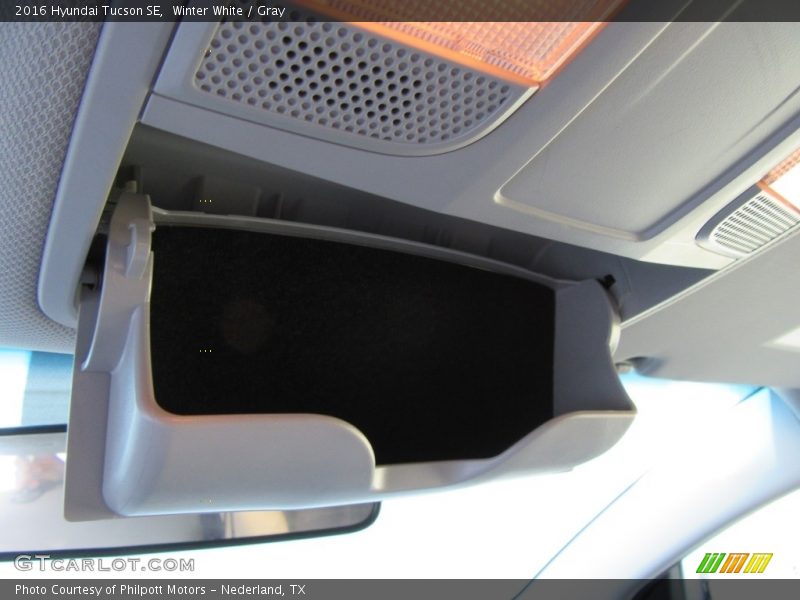 Winter White / Gray 2016 Hyundai Tucson SE