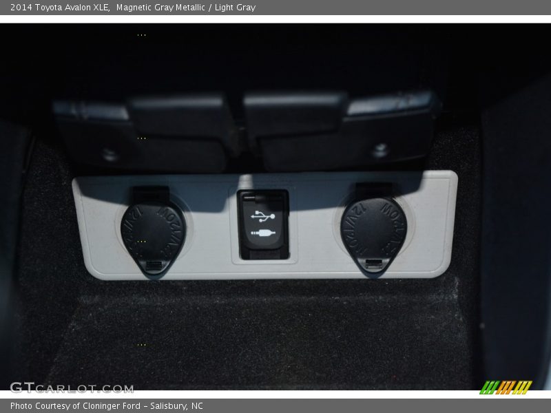 Magnetic Gray Metallic / Light Gray 2014 Toyota Avalon XLE