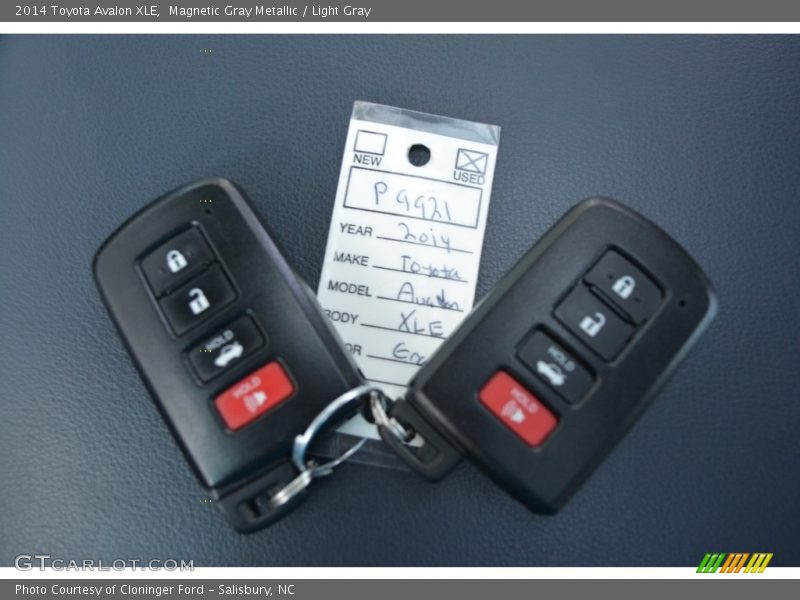 Magnetic Gray Metallic / Light Gray 2014 Toyota Avalon XLE