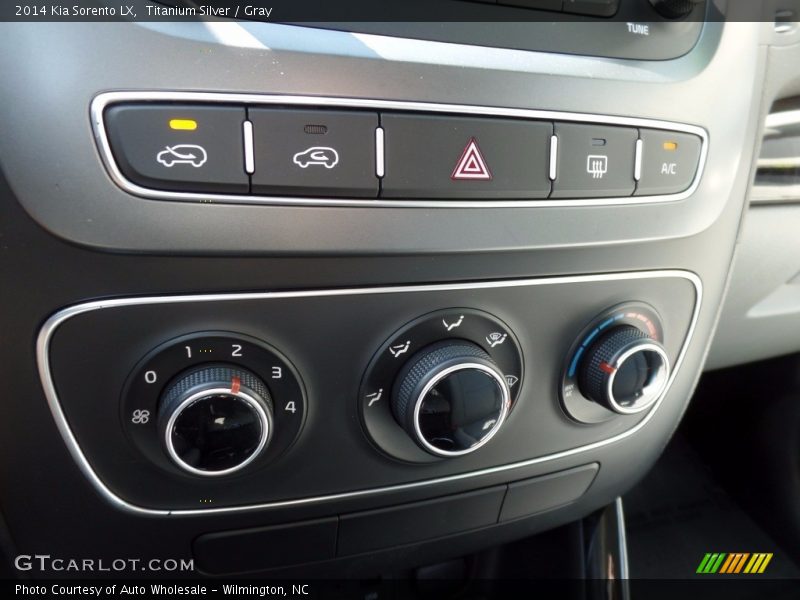 Titanium Silver / Gray 2014 Kia Sorento LX