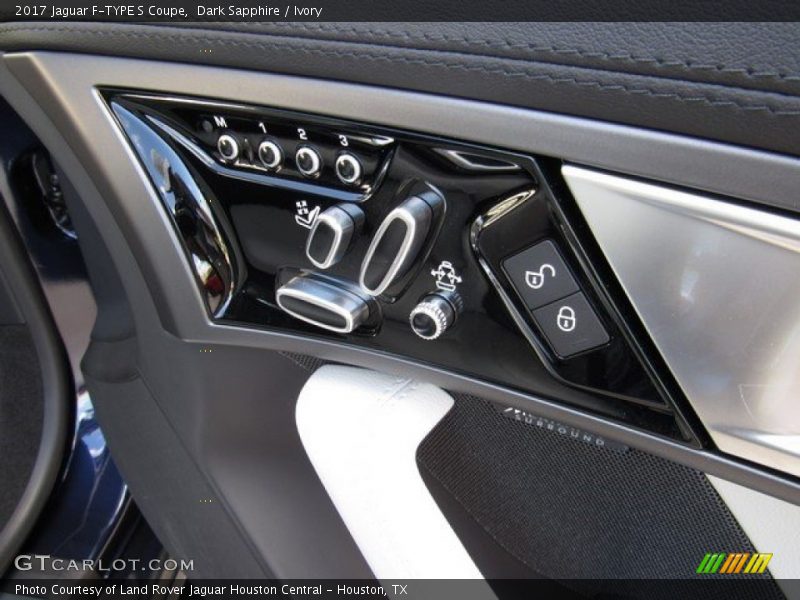 Controls of 2017 F-TYPE S Coupe