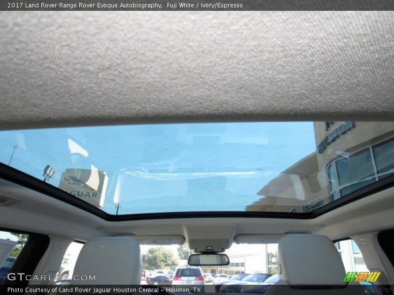 Sunroof of 2017 Range Rover Evoque Autobiography