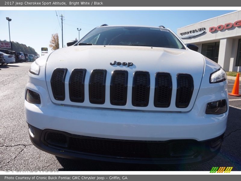 Bright White / Black 2017 Jeep Cherokee Sport Altitude