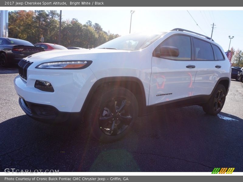 Bright White / Black 2017 Jeep Cherokee Sport Altitude