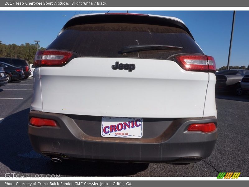 Bright White / Black 2017 Jeep Cherokee Sport Altitude