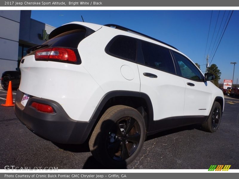 Bright White / Black 2017 Jeep Cherokee Sport Altitude