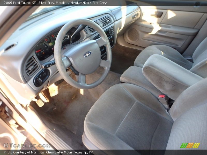 Silver Frost Metallic / Medium/Dark Flint Grey 2006 Ford Taurus SE