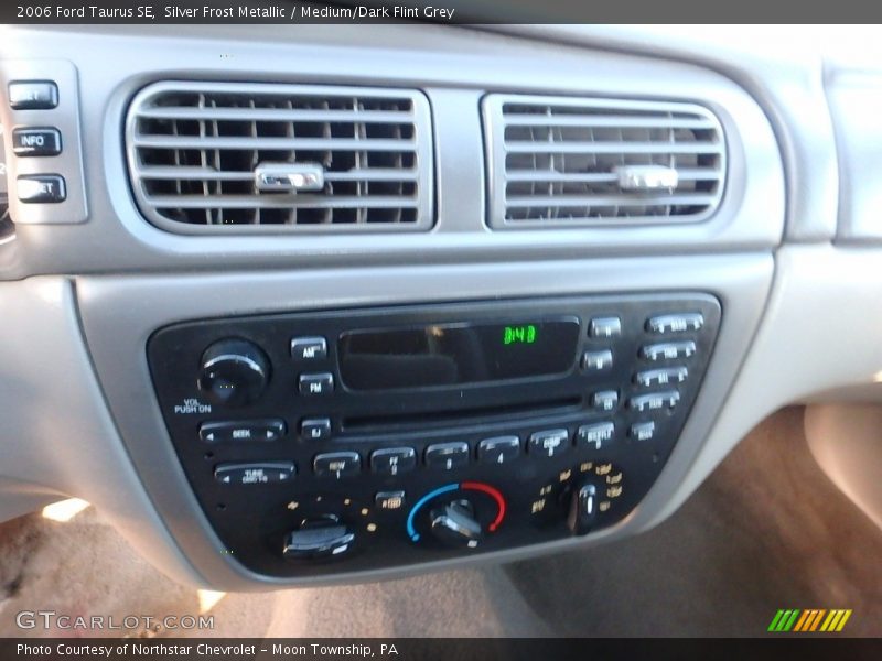 Silver Frost Metallic / Medium/Dark Flint Grey 2006 Ford Taurus SE
