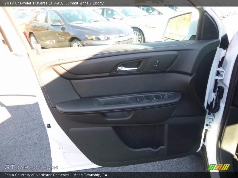Summit White / Ebony 2017 Chevrolet Traverse LT AWD
