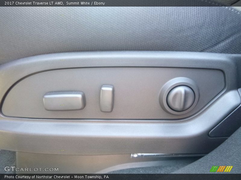 Summit White / Ebony 2017 Chevrolet Traverse LT AWD