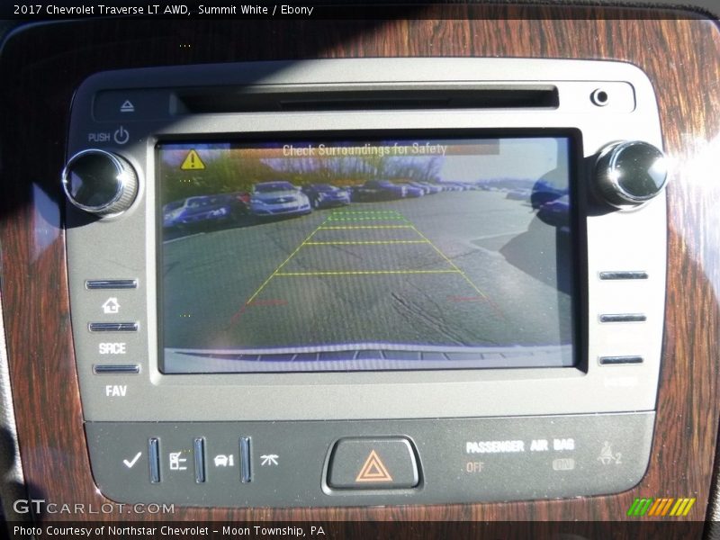 Summit White / Ebony 2017 Chevrolet Traverse LT AWD