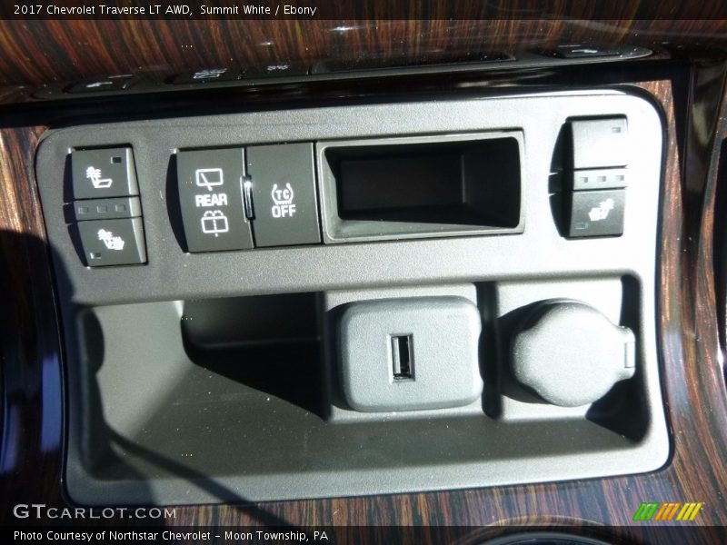 Summit White / Ebony 2017 Chevrolet Traverse LT AWD