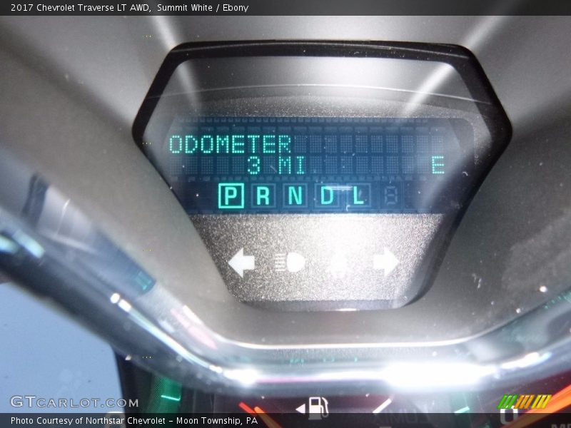 Summit White / Ebony 2017 Chevrolet Traverse LT AWD