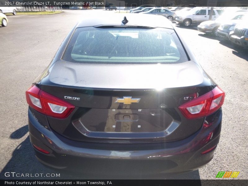 Tungsten Metallic / Jet Black 2017 Chevrolet Cruze LT