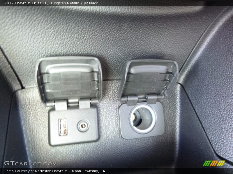 Tungsten Metallic / Jet Black 2017 Chevrolet Cruze LT