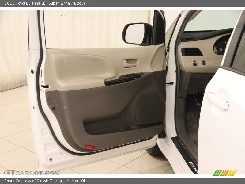Super White / Bisque 2011 Toyota Sienna LE