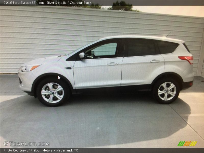 Ingot Silver Metallic / Charcoal Black 2016 Ford Escape SE