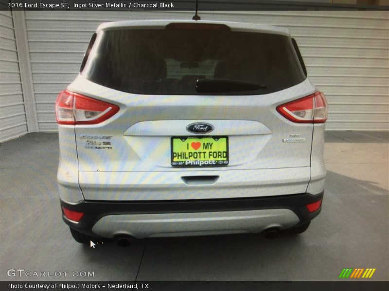 Ingot Silver Metallic / Charcoal Black 2016 Ford Escape SE