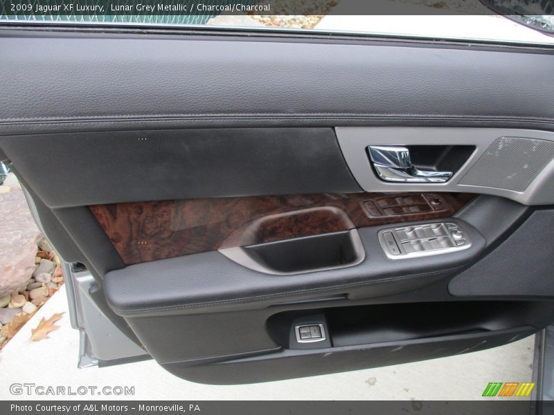 Lunar Grey Metallic / Charcoal/Charcoal 2009 Jaguar XF Luxury