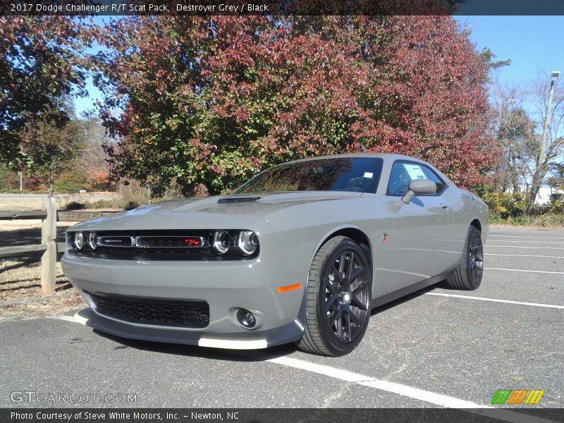 Front 3/4 View of 2017 Challenger R/T Scat Pack