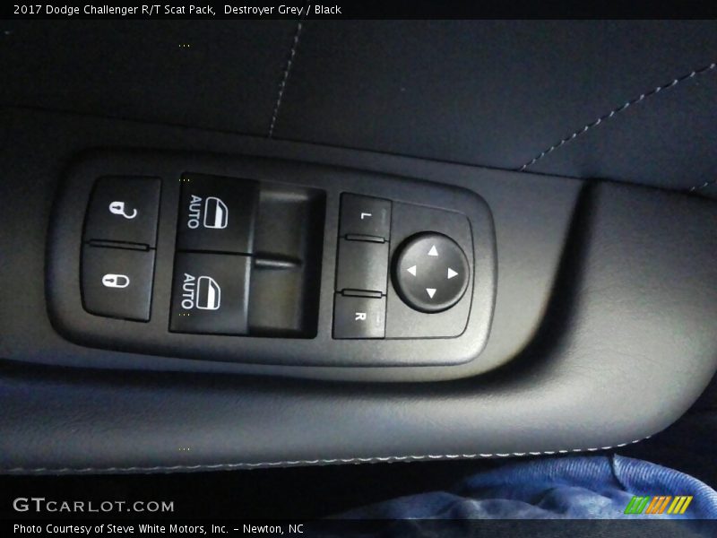 Controls of 2017 Challenger R/T Scat Pack