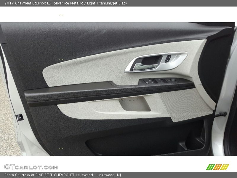 Silver Ice Metallic / Light Titanium/Jet Black 2017 Chevrolet Equinox LS
