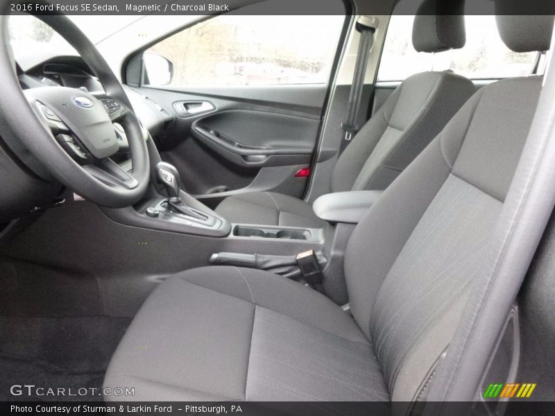 Magnetic / Charcoal Black 2016 Ford Focus SE Sedan