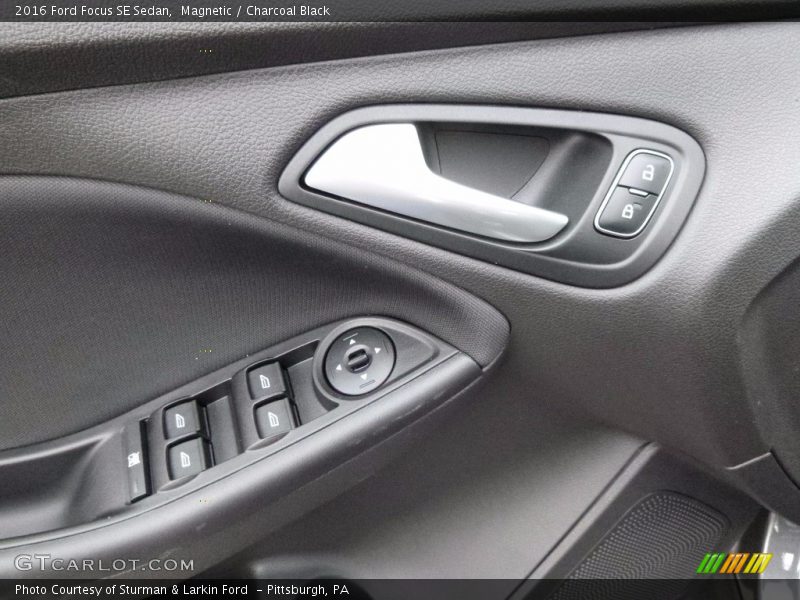 Magnetic / Charcoal Black 2016 Ford Focus SE Sedan