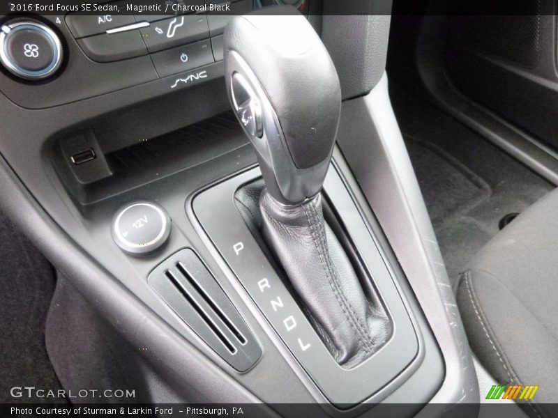 Magnetic / Charcoal Black 2016 Ford Focus SE Sedan