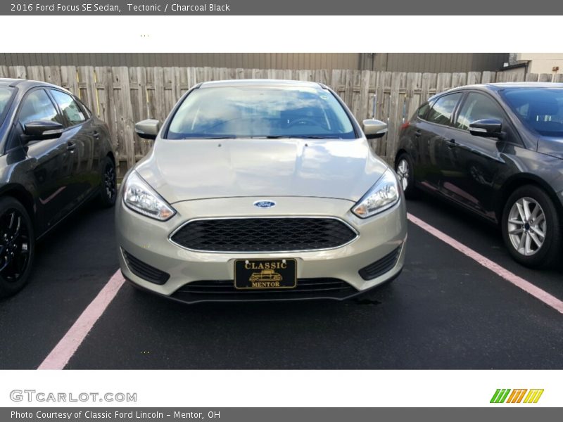 Tectonic / Charcoal Black 2016 Ford Focus SE Sedan