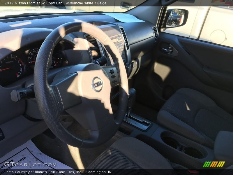 Avalanche White / Beige 2012 Nissan Frontier SV Crew Cab