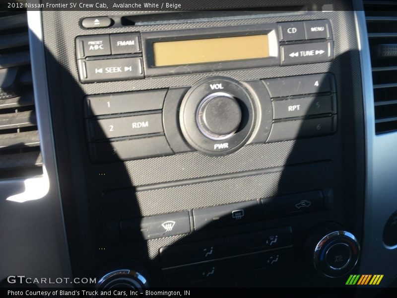 Avalanche White / Beige 2012 Nissan Frontier SV Crew Cab