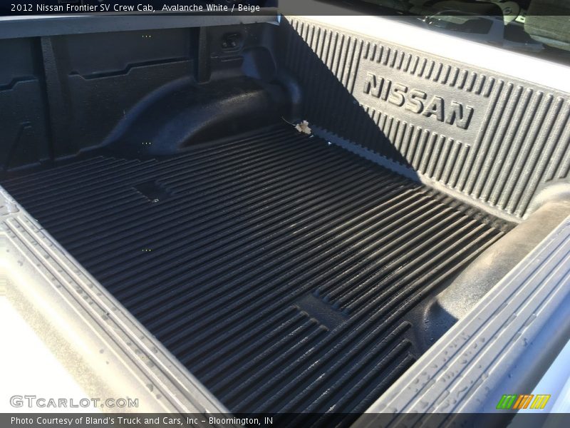 Avalanche White / Beige 2012 Nissan Frontier SV Crew Cab
