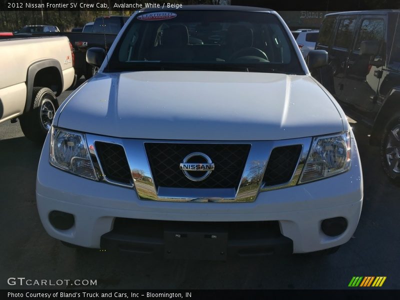 Avalanche White / Beige 2012 Nissan Frontier SV Crew Cab
