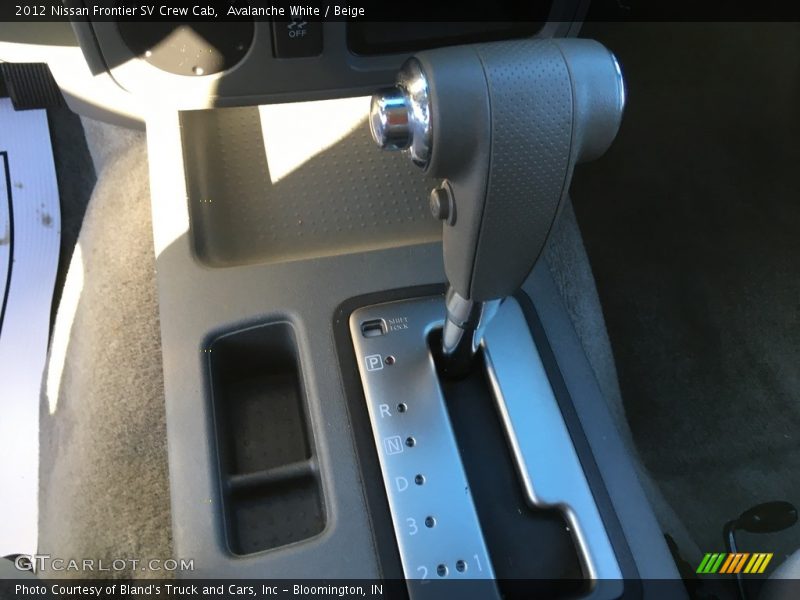 Avalanche White / Beige 2012 Nissan Frontier SV Crew Cab