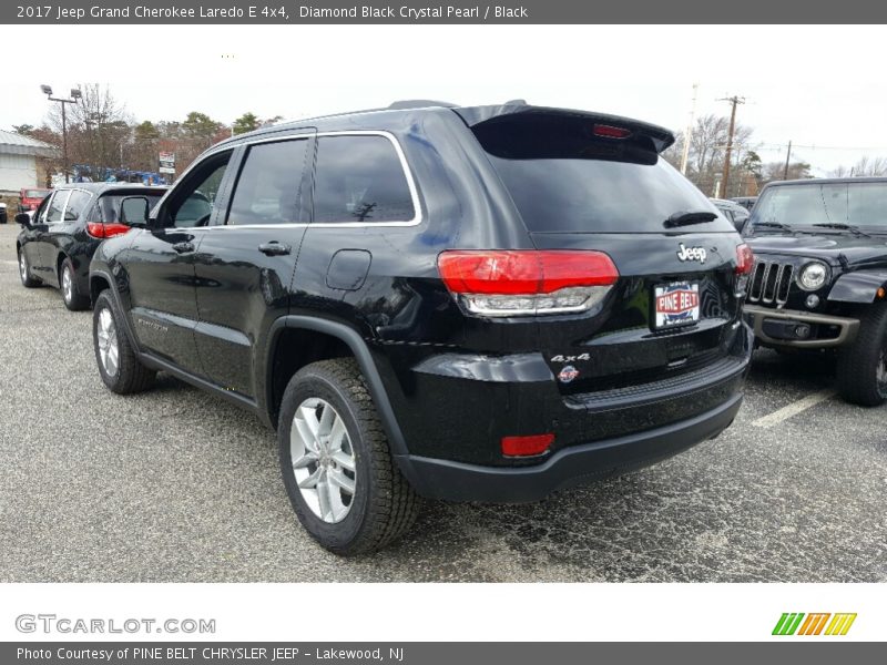 Diamond Black Crystal Pearl / Black 2017 Jeep Grand Cherokee Laredo E 4x4