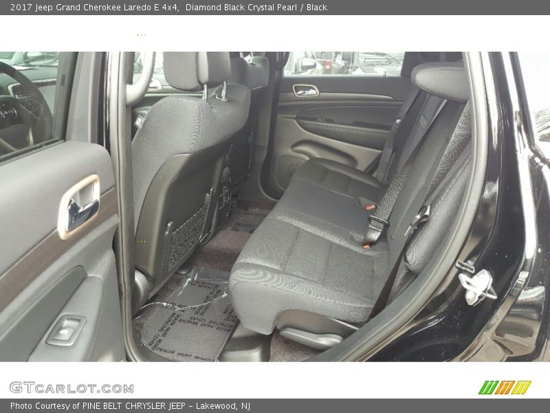 Diamond Black Crystal Pearl / Black 2017 Jeep Grand Cherokee Laredo E 4x4