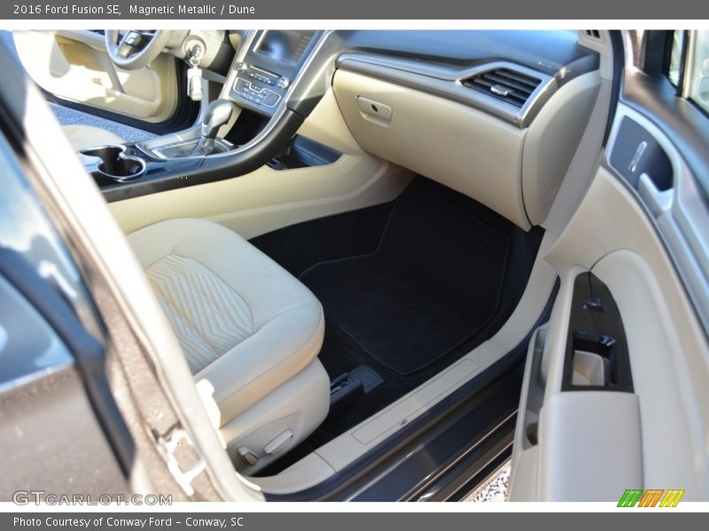 Magnetic Metallic / Dune 2016 Ford Fusion SE