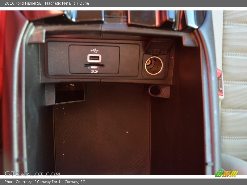 Magnetic Metallic / Dune 2016 Ford Fusion SE