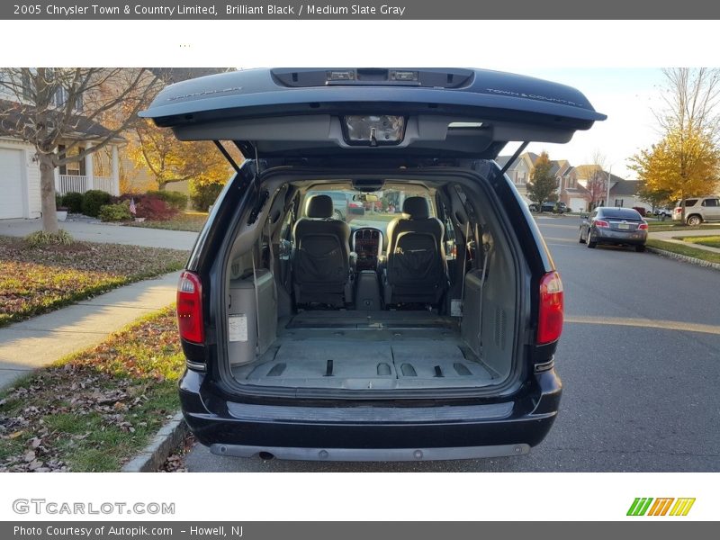 Brilliant Black / Medium Slate Gray 2005 Chrysler Town & Country Limited