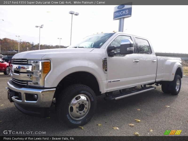 Front 3/4 View of 2017 F350 Super Duty Lariat Crew Cab 4x4