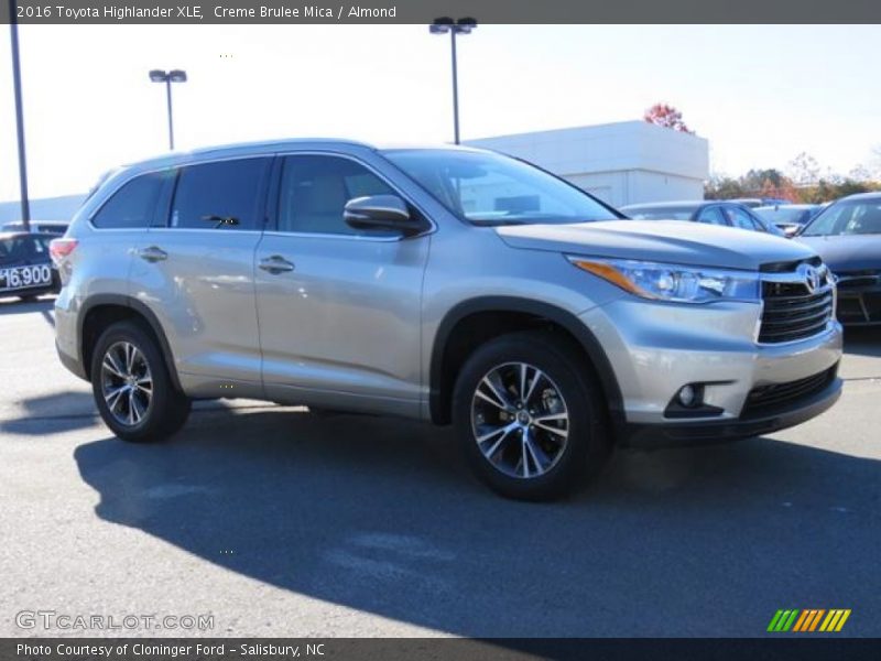 Creme Brulee Mica / Almond 2016 Toyota Highlander XLE