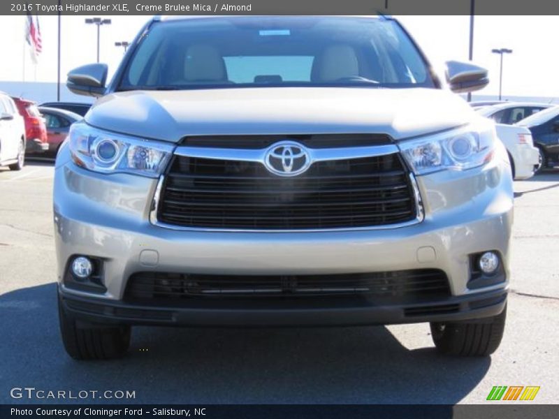 Creme Brulee Mica / Almond 2016 Toyota Highlander XLE