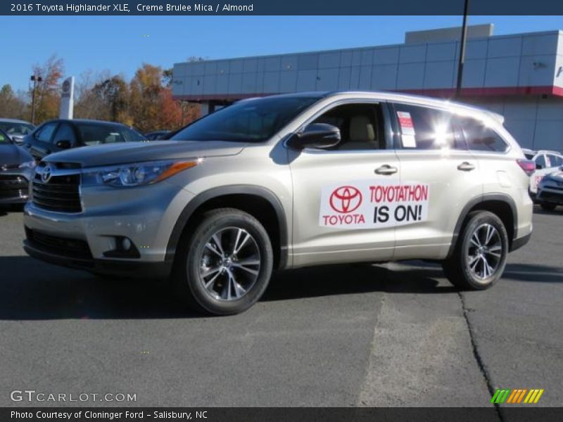 Creme Brulee Mica / Almond 2016 Toyota Highlander XLE