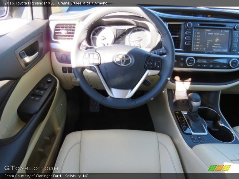 Creme Brulee Mica / Almond 2016 Toyota Highlander XLE