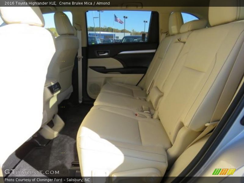Creme Brulee Mica / Almond 2016 Toyota Highlander XLE