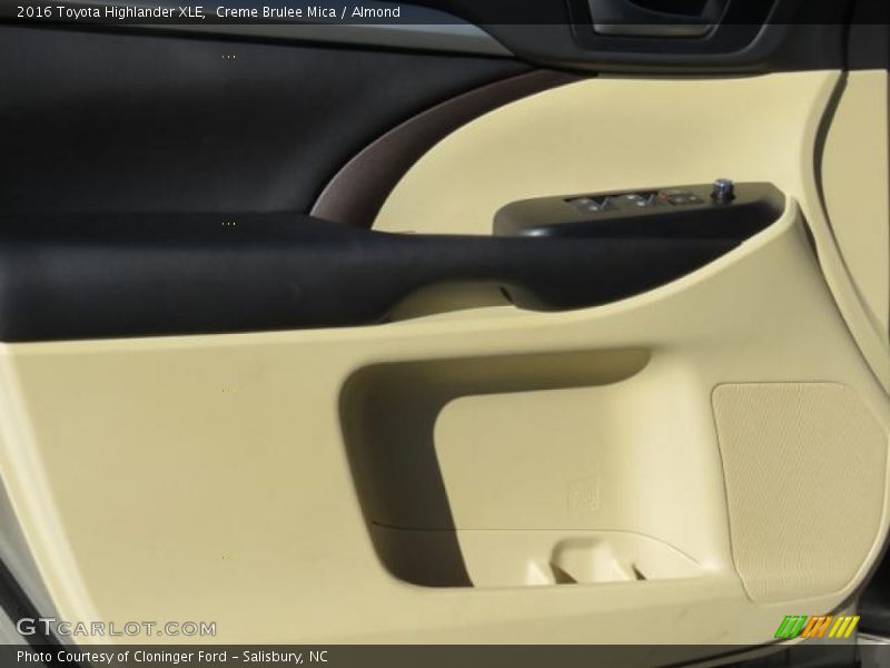 Creme Brulee Mica / Almond 2016 Toyota Highlander XLE
