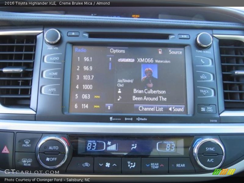 Creme Brulee Mica / Almond 2016 Toyota Highlander XLE
