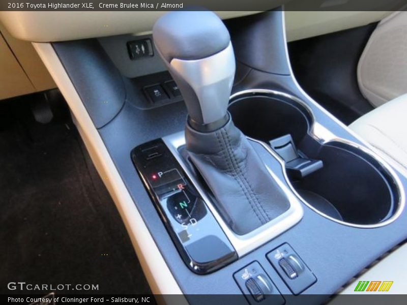 Creme Brulee Mica / Almond 2016 Toyota Highlander XLE
